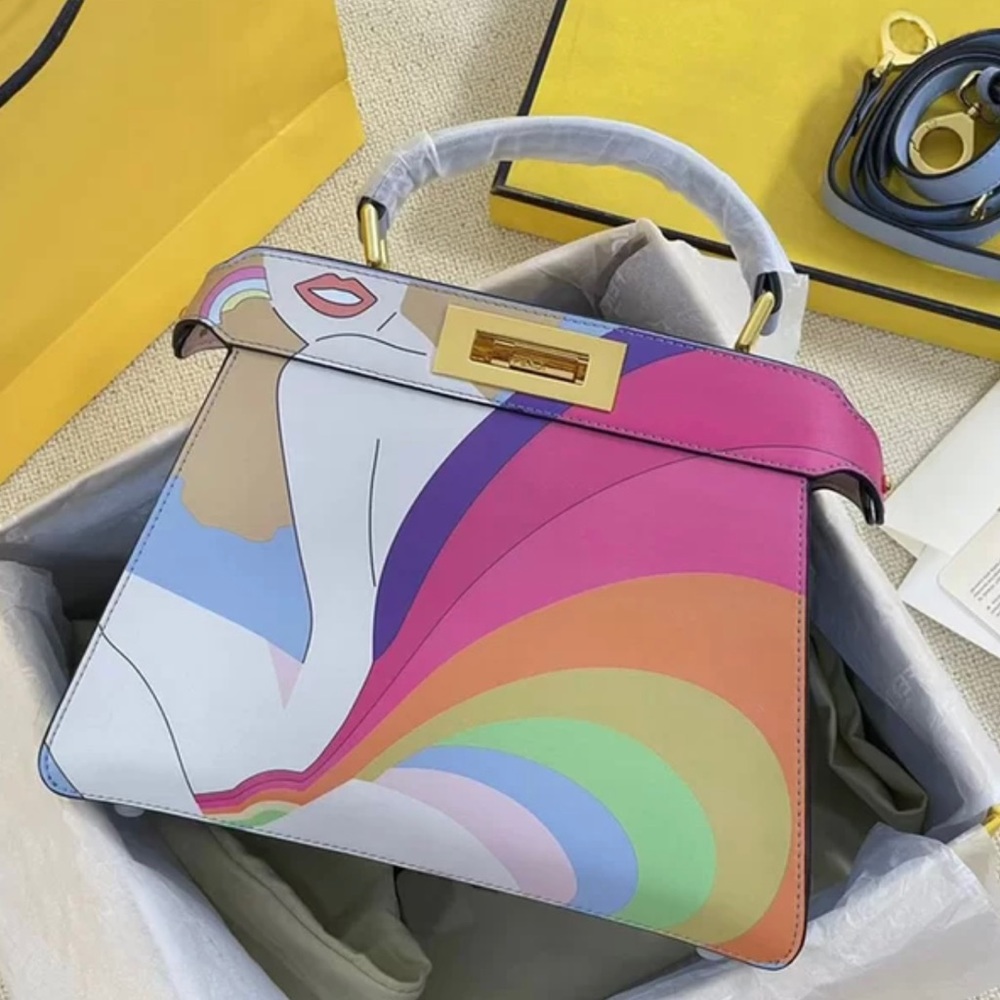 High-end & Fashionable Shoulder Bag. Size: 33x25x13cm